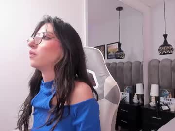 zoey_kiss_