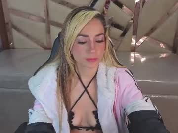 bella_kiss_a