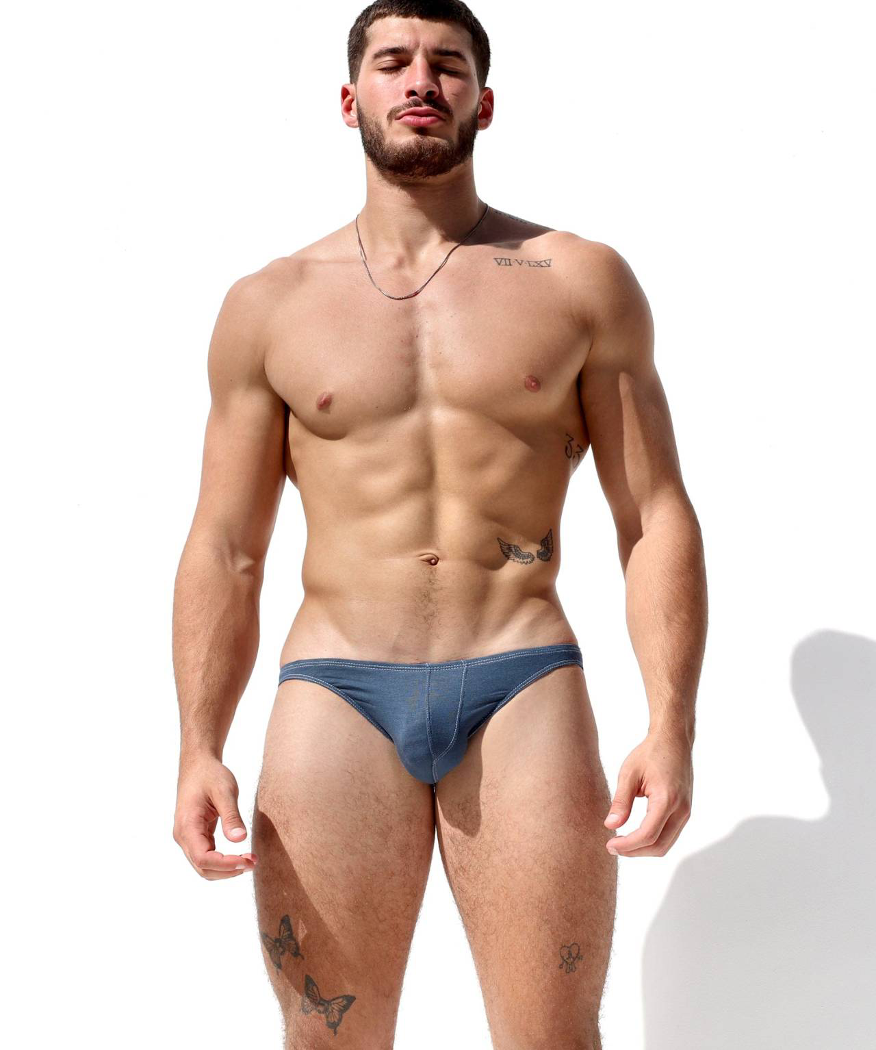 Hunks in skimpy trunks — 7