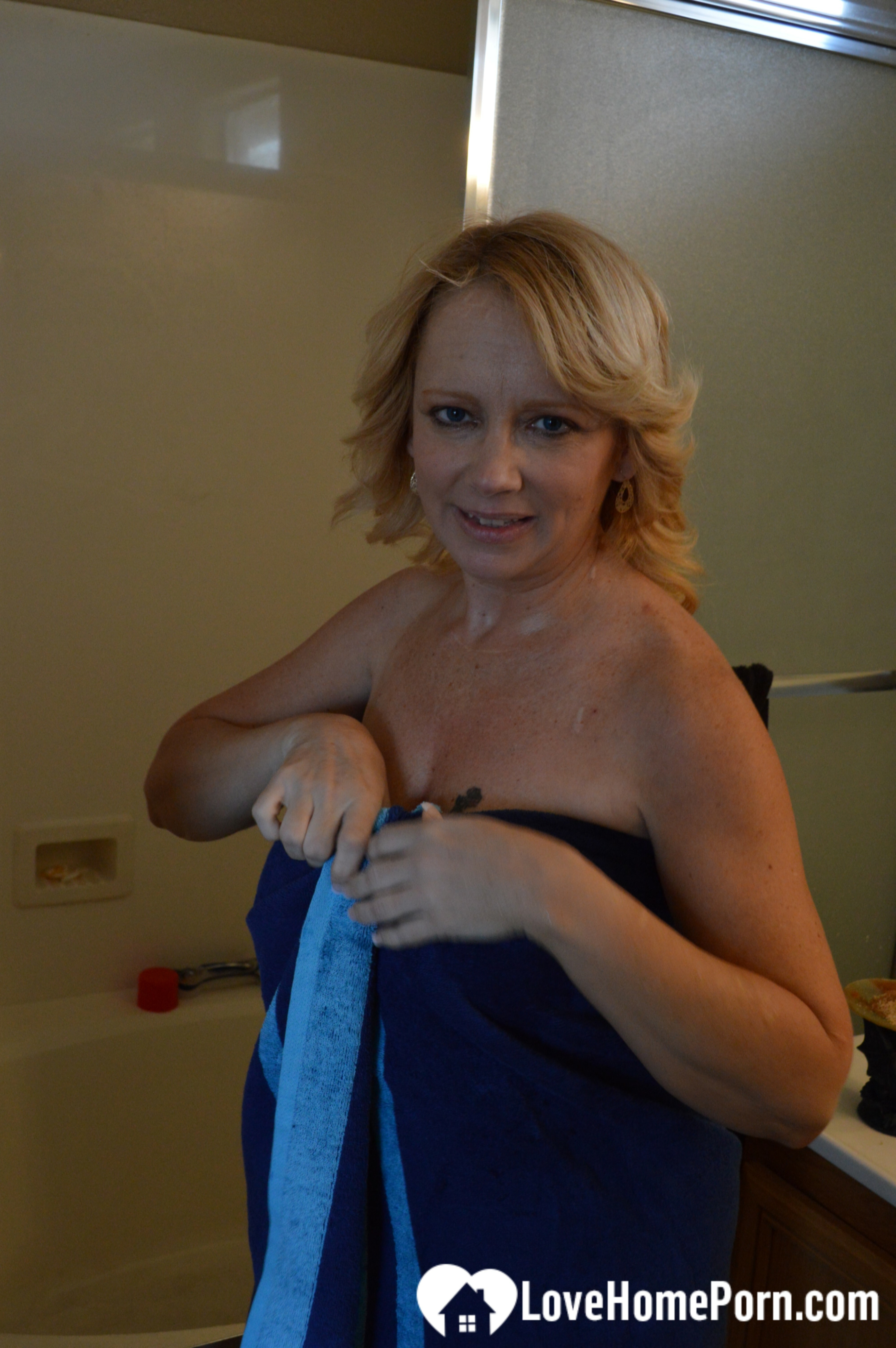 Mature lady still knows how to seduce — 59