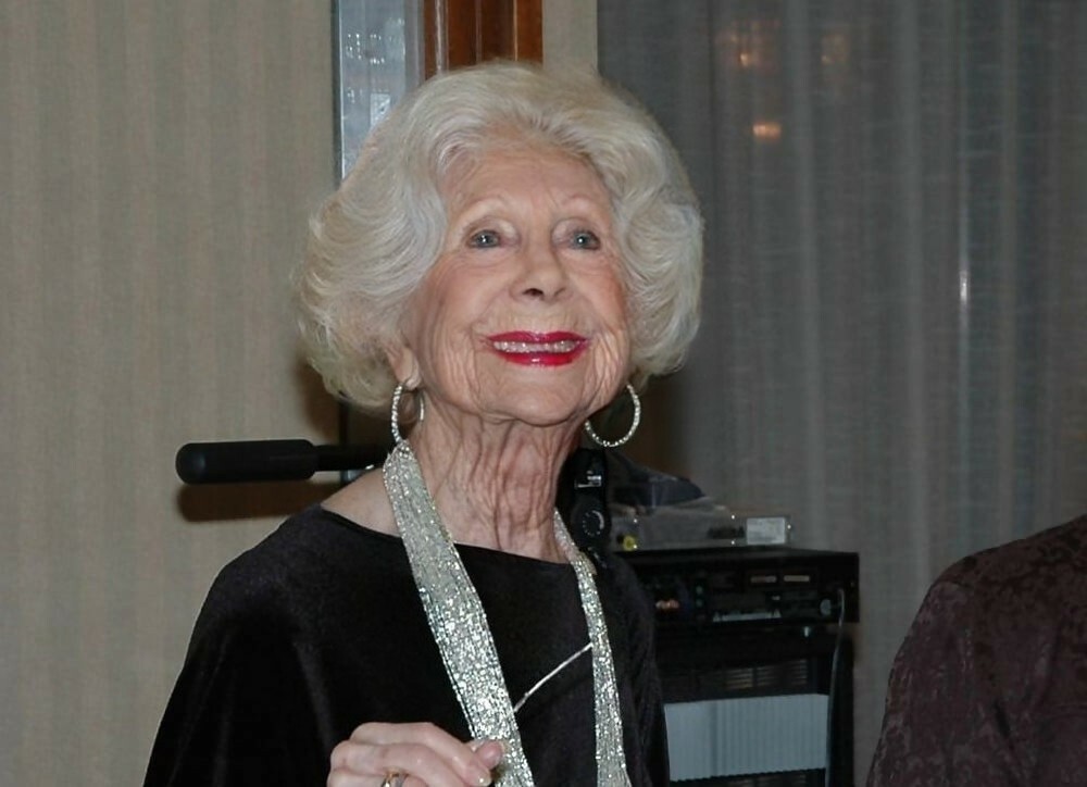 Oldslut with red lipstick — 12